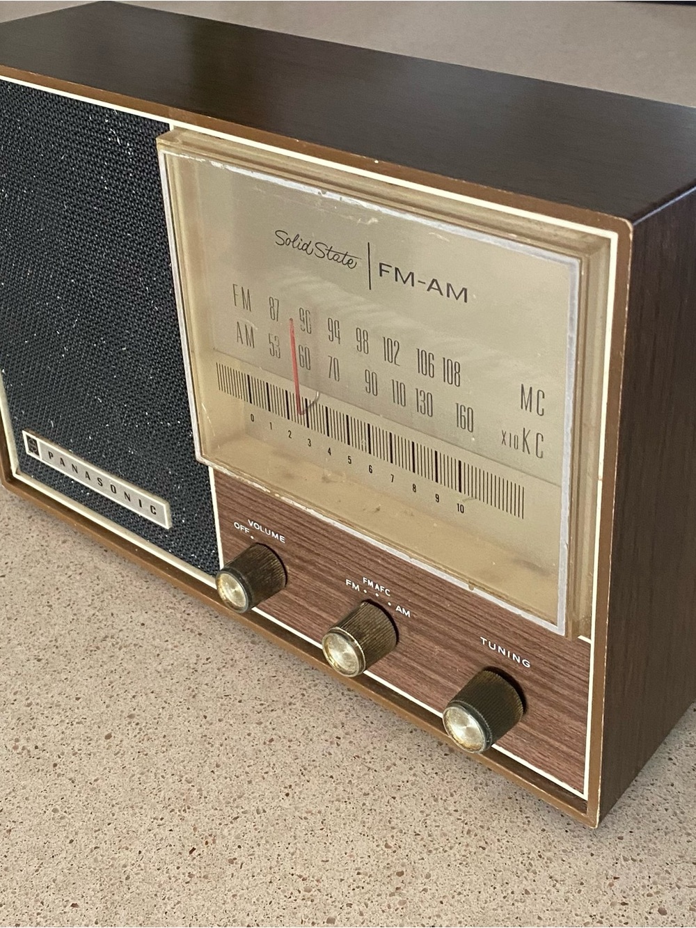 Vintage Panasonic Solid-State FM/AM Radio - Picture 7 of 7